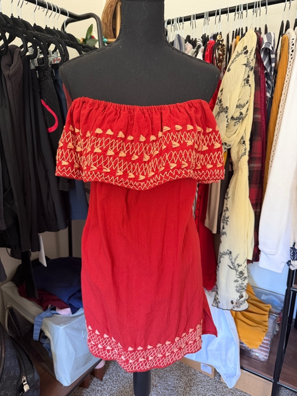 Women’s Red Off-Shoulder Embroidered Mini Dress - Picture 4 of 7